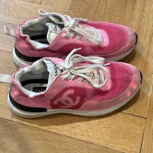 Chanel 21s Neon
Pink Denim Suede
Cc Logo Lace Up